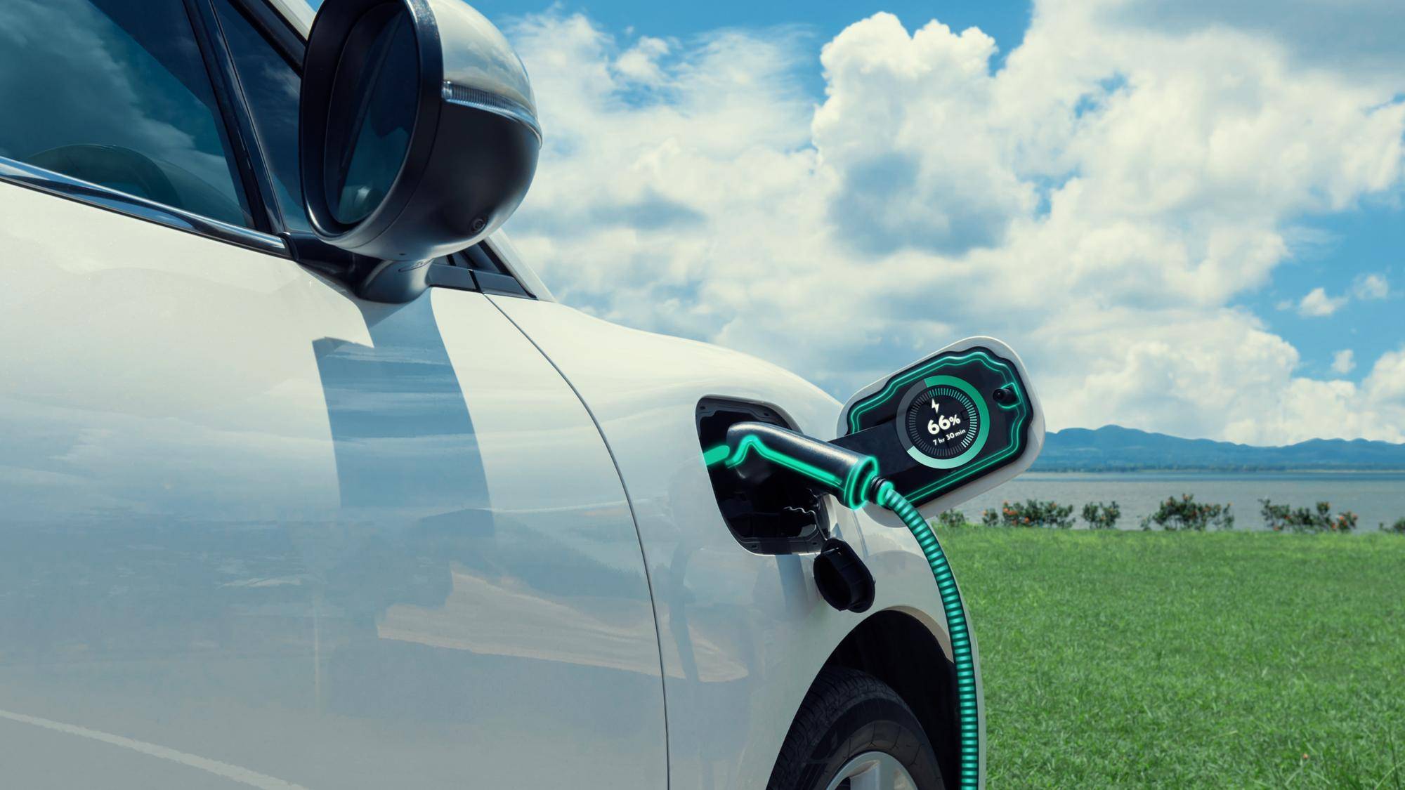Czy auto hybrydowe się ładuje podczas jazdy?