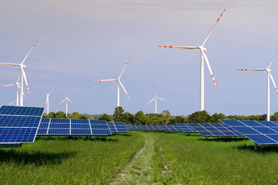 Elektrownia wiatrowa czy fotowoltaiczna co wybrać do własnego domu?