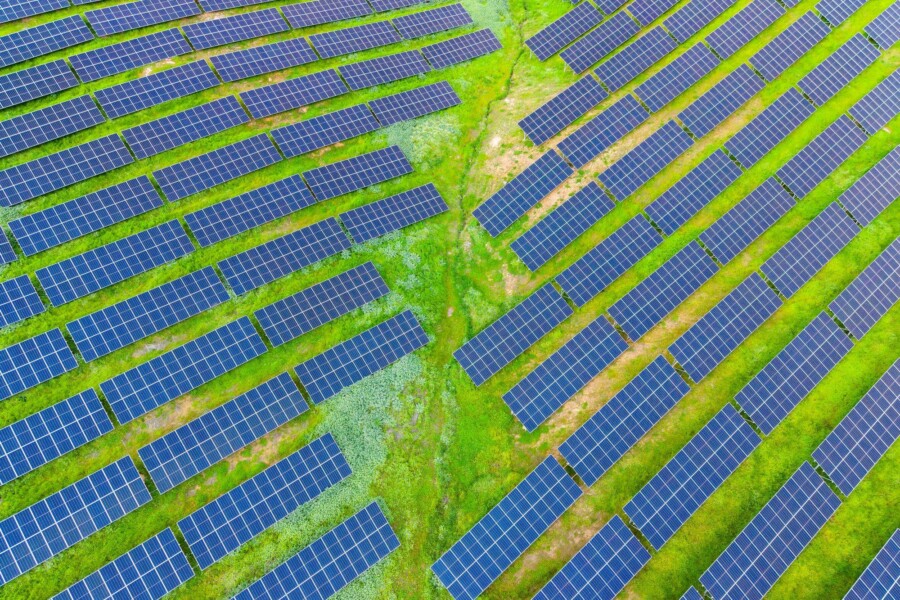 Jak gromadzić energię z fotowoltaiki w domu?