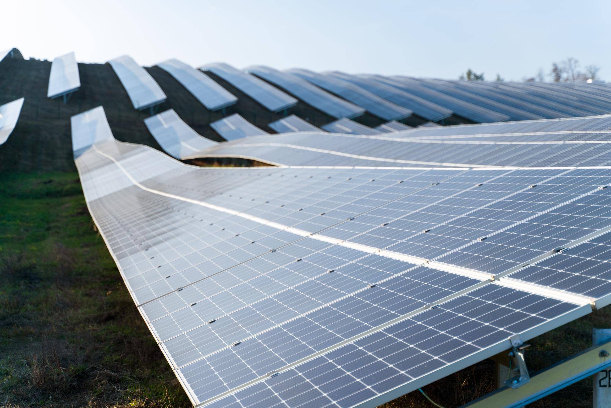 Od czego zależy ile prądu produkuje solar?